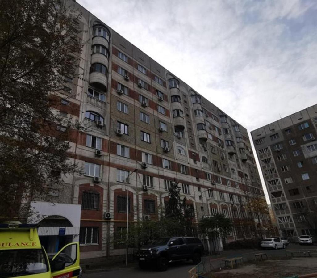 Апартаменты На Улице Розыбакиева, 103 Alma-Ata Exteriör bild